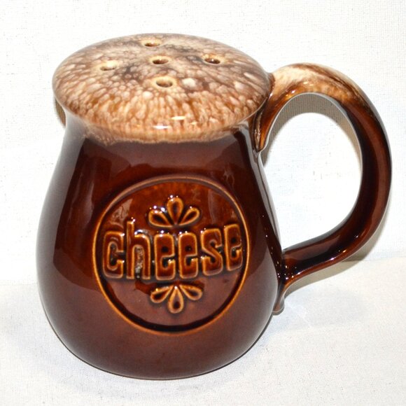 Two Pieces Of Vintage Hull Pottery Brown White Cheese Shaker Creamer - Picture 2 of 12